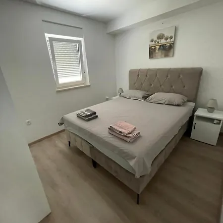Apartment L&p Pula